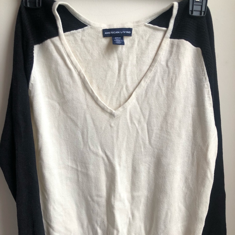 American living v neck top
